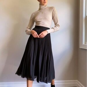 Aritzia Wilfred Twirl Pleated Skirt